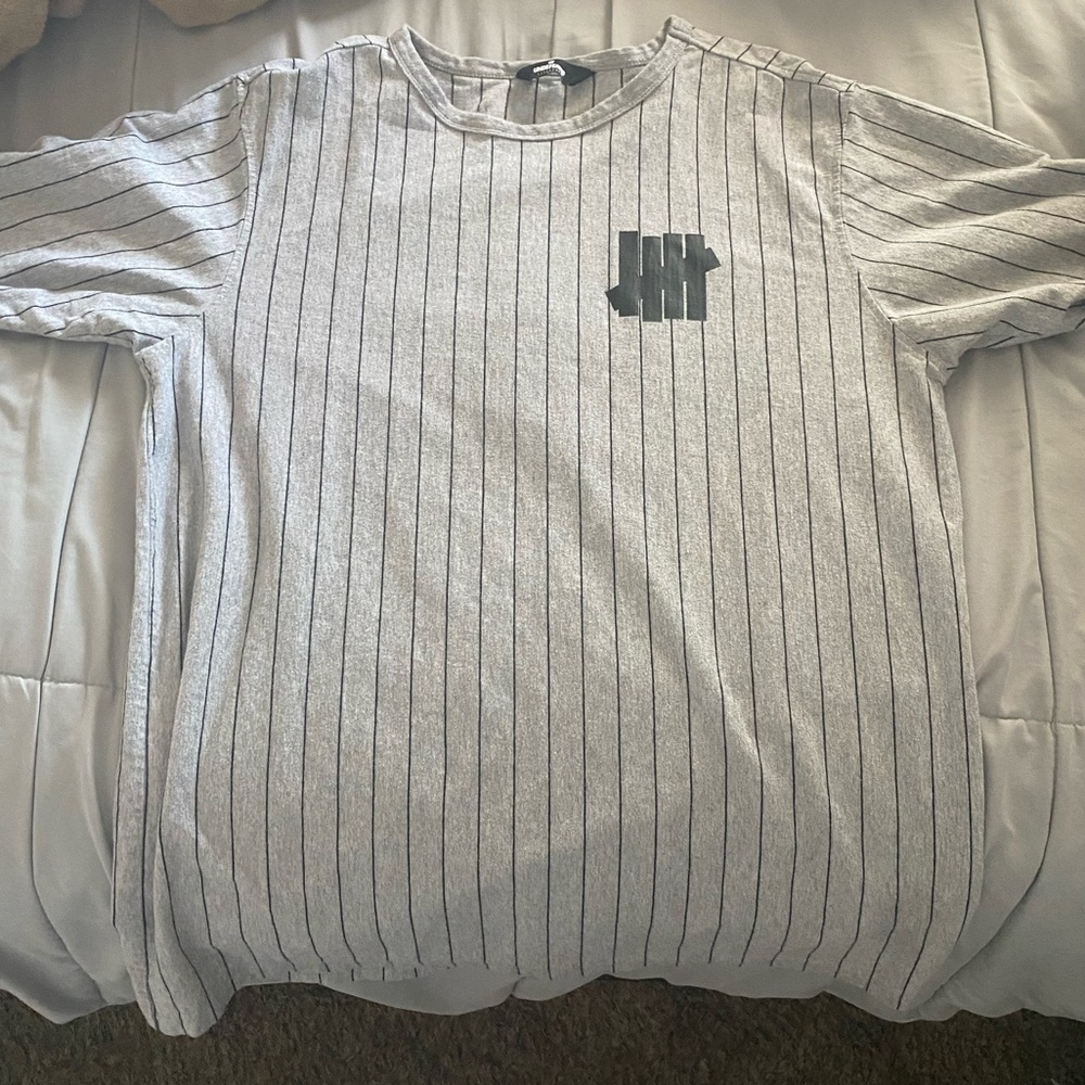 Undefeated Pin Stripe Style T-shirt size XL